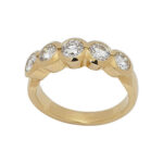 Gelbgoldring mit 5 Brillanten - Detailaufnahme Brillanten